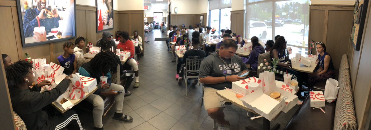 SaludaTrack's tweet photo. Treating our Upper State Qualifying athletes to a Chick-fil-A lunch before the meet! https://t.co/EupObucqIL