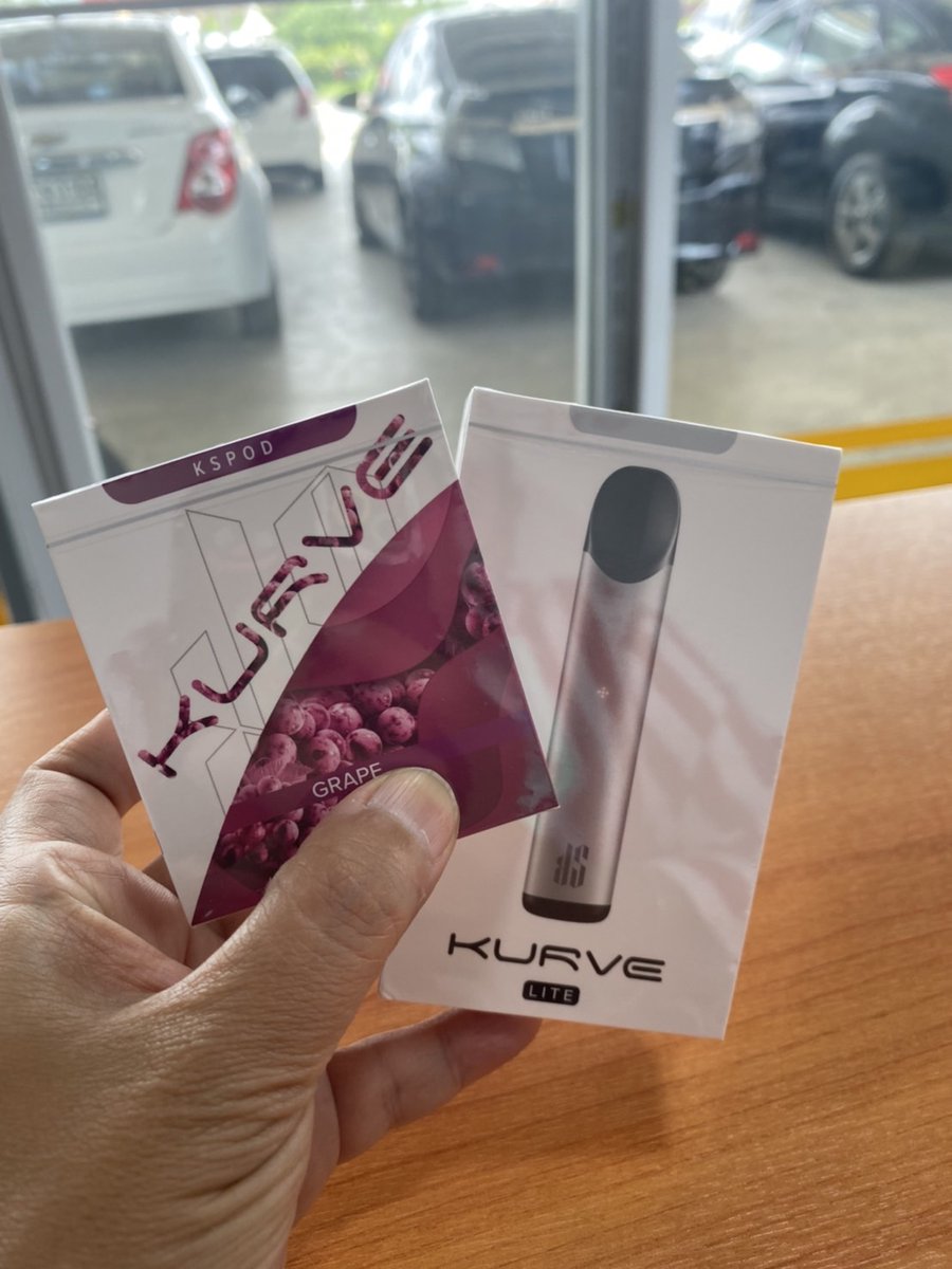 Sittthaa's tweet photo. KS KURVE LITE สีเงินมือ2 (ไม่มีสายชาร์จ) 300 ฟิลสูบไม่ต่างจากเครื่องรุ่นพี่
#พอตมือสอง #พอตราคาถูก #พอตไฟฟ้า 
#พอตks #บุหรี่ไฟฟ้ามือสอง https://t.co/fKmVNM82tv