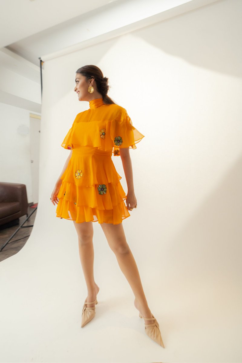 KeerthyOfficial's tweet photo. Flower Power 🧡
#SVPPromotions https://t.co/9DuBzhNW1t