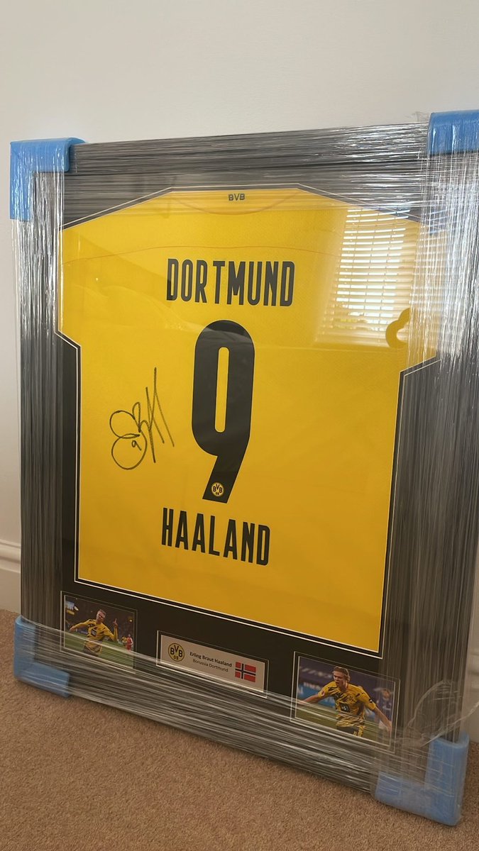 ⚫️🟡 SIGNED HAALAND SHIRT 🟡⚫️

Looking at moving on my framed signed Haaland shirt 

DM me if you’re interested 

Will sell for less than the going rate. Currently £700 on popular memorabilia sites. 

Happy to listen to offers

#BVB