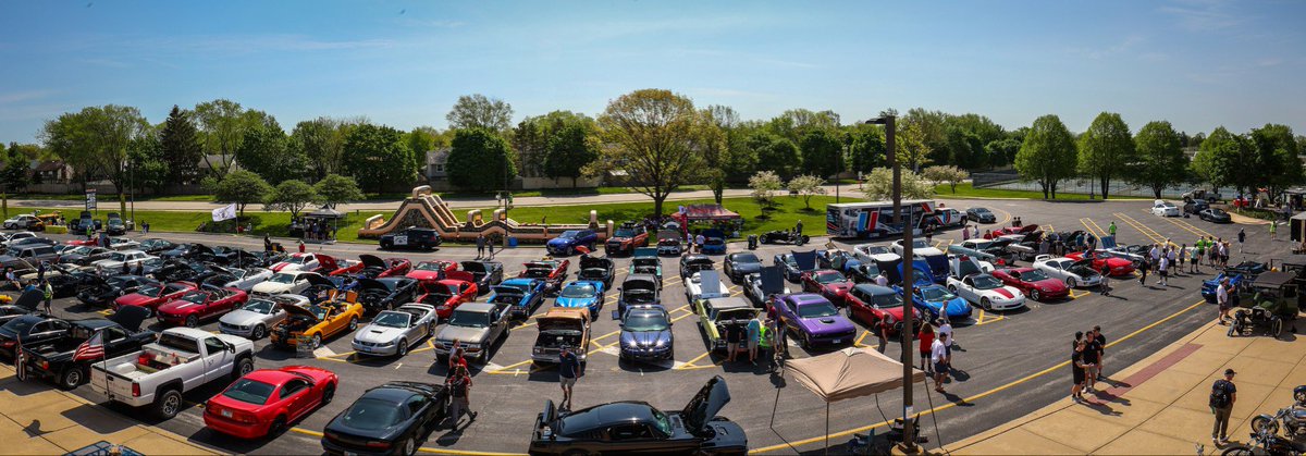 NNactivities's tweet photo. Huskie Car Show 2022! Way to go Mr. Ditch and students. How amazing to bring school and the surrounding communities together! #DrivenToDrive https://t.co/2mBwMnftFz