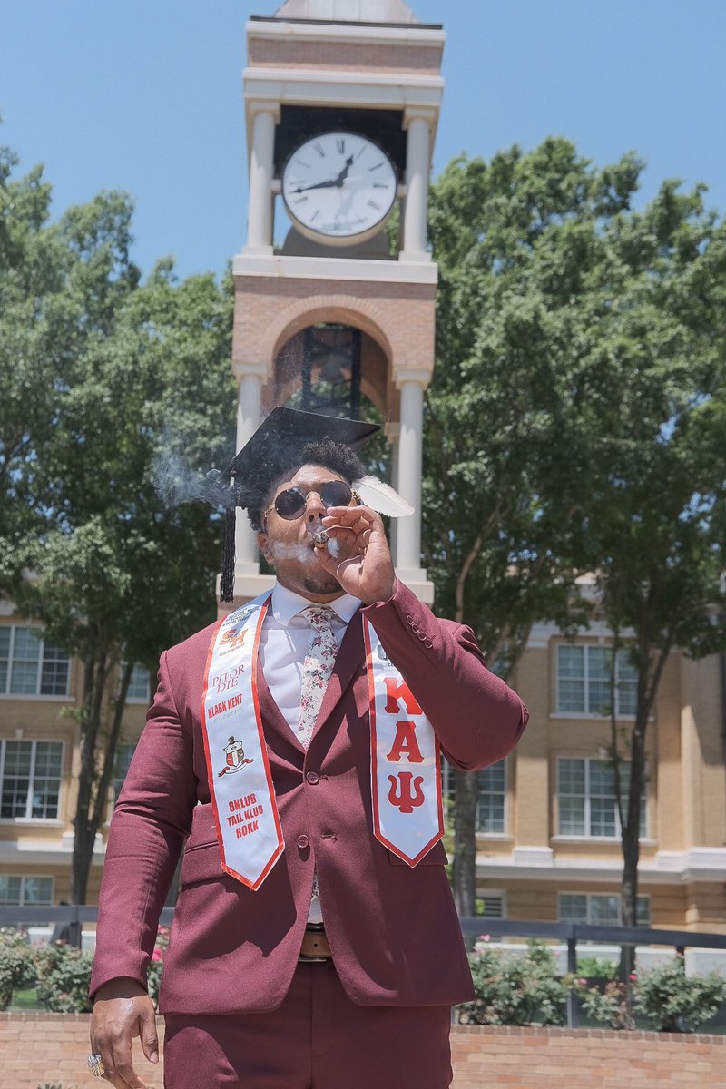 Only1_LJBanks's tweet photo. “Let them see &amp; know, a man who lives as he was destined to live”

Bachelor of Arts in Political Science  
&amp; Minor in Legal Studies 📚

✅Vice Polemarch ΡΠ chapter of ΚΑΨ
✅2020 NCAA National Champion 
✅BES Founder
✅Carribean Student Organization Executive Board 

#FiniSHed 🎓 https://t.co/Tq5oSdN4ml