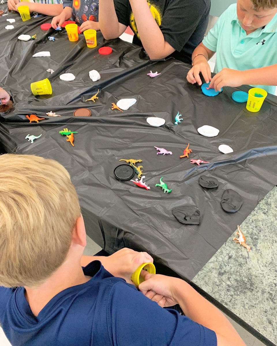 vcsbtbedep's tweet photo. Citrus Grove Extended Day learned about dinosaur fossils. Here are some of Citrus Grove’s paleontologists! 🦴🕵🏻‍♀️ @CitrusGrove_VCS  @volusiaschools https://t.co/zxVSOYmstt