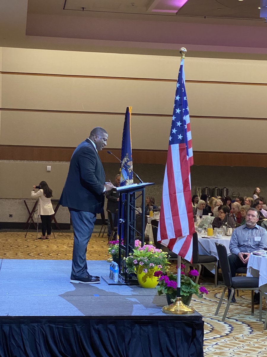 KalRESA's tweet photo. KRESA honored 76 Kalamazoo County high school seniors at the 36th annual Outstanding Senior Awards Breakfast at the #RadissonKZOO.
For full list of the Outstanding Senior Award recipients and scholarship donors, read the full story on our website: https://t.co/TMdjzZC1ak https://t.co/JsB0T6cX0L