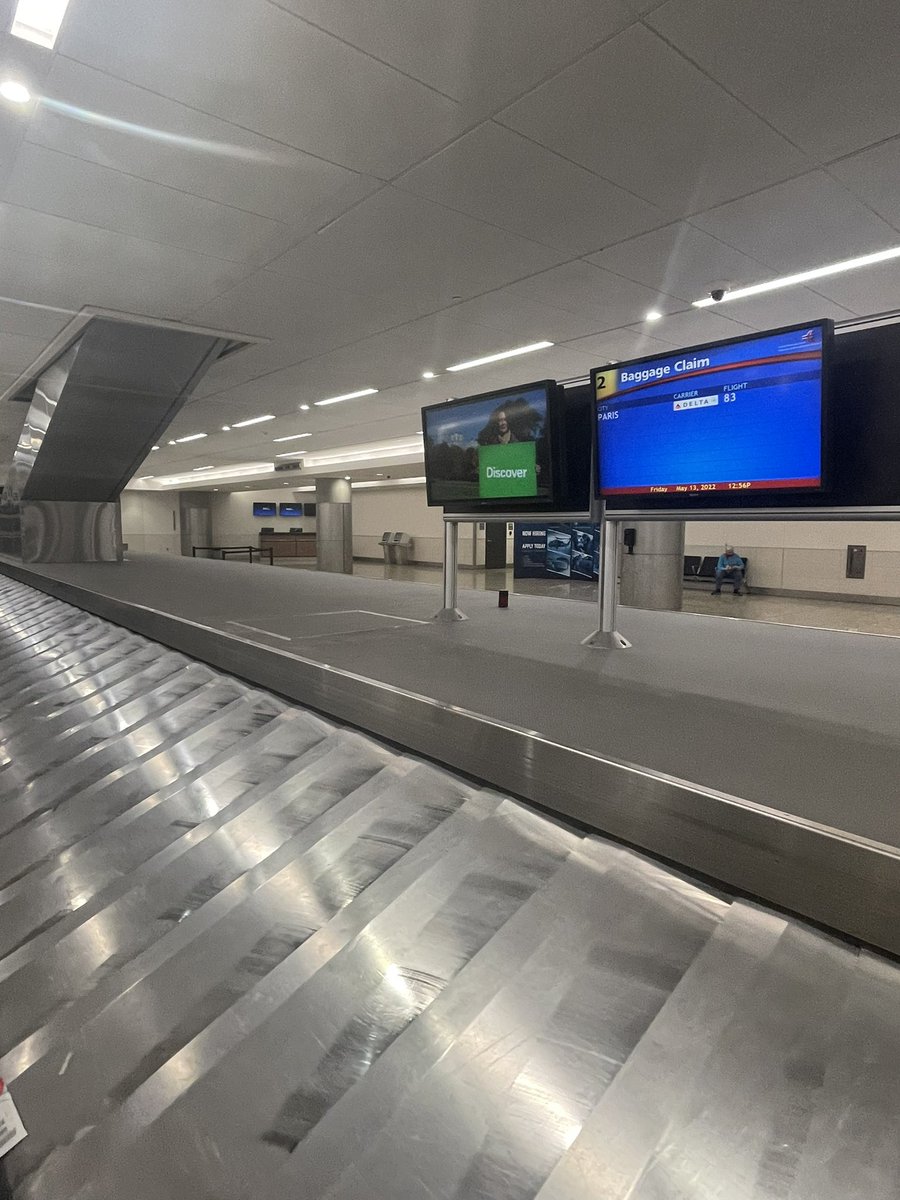 RogerShort's tweet photo. Much fondness for you @Delta but after waiting an hour in bag claim, our non-stop flight from Paris CDG to ATL only delivered one of our bags. And sadly it was my wife’s. 🤦‍♂️ #help @Roseshort15 https://t.co/KVwBHkO3p8