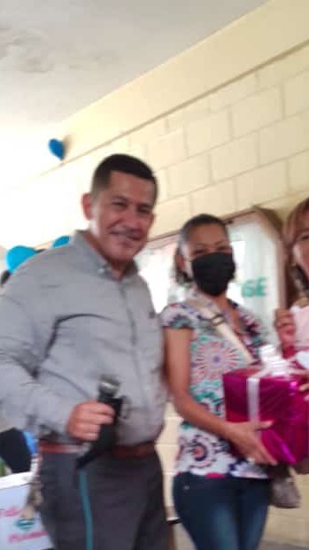 EbMonsenor's tweet photo. Celebración Día De las Madres con regalos, cesta de alimentos y actividades por los estudiantes para todos ellas FELICIDADES #FOTOS @MariiaPalomares @ZonaEduTrujillo @MPPEDUCACION @Gerardo4fPsuv @escprimariatru @NicolasMaduro @_LaAvanzadora @Circuito3Red12 https://t.co/33KF60SHGI
