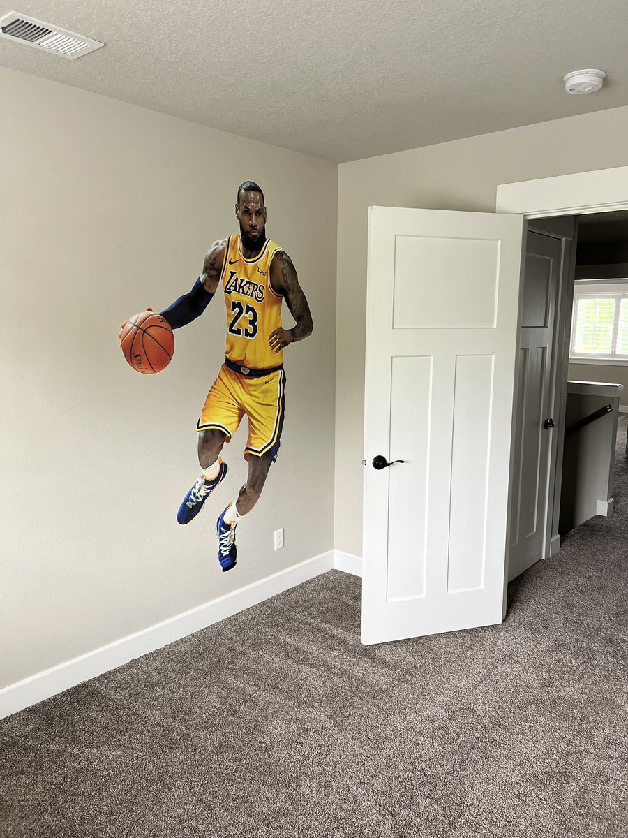 travisdemers's tweet photo. Got the keys to the new house today…. This was left on the wall. 🤢 https://t.co/51YRqMyQeK