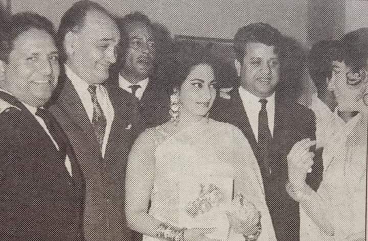 SJFansAssnCal's tweet photo. Music director #Shankar actors #OmPrakash & #Iftekhar actress #Suraiya (it appears) Music director #Jaikishan and actress #MalaSinha
#ShankarJaikishan
#shankarjaikishan
#शंकरजयकिशन
#शंकर_जयकिशन
Photo Courtesy #ShashankChickermane https://t.co/8wHvZVnS1Q