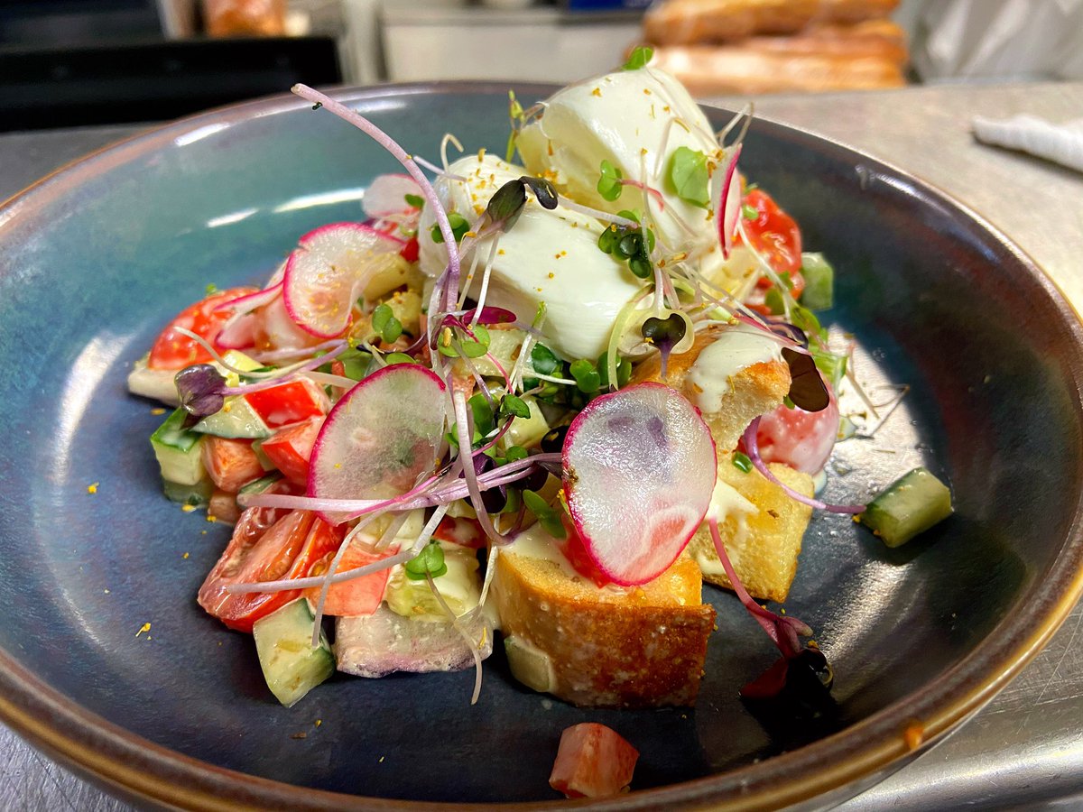 Granabyob's tweet photo. 🌿Tonight’s FIRST COURSE spotlight! 

Burrata Panzanella Salad- Heirloom Cherry Tomatoes, Rustic Croutons, Balsamic, Fennel Pollen, basil Purée, Cucumbers, Red Onion and an Oregano Vinaigrette 

#capemaydining #capemay #granabyob https://t.co/TEszdZxjNo