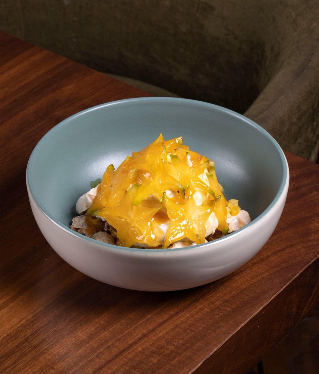 Bajaron del cielo para descansar en esta isla desierta junto al mar, donde las sirenas le cantan a las estrellas, porque quien se puede resistir a la sal de mar.

#CarmelaySal