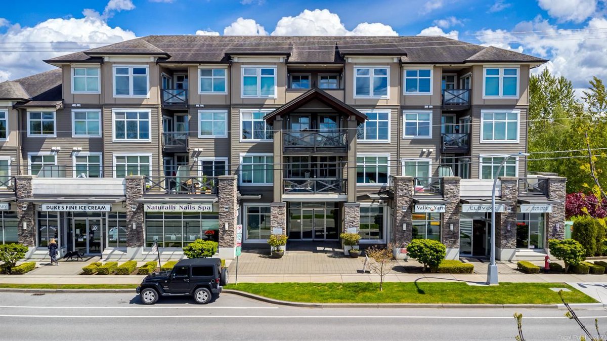 TeamWayneRemax's tweet photo. NEW LISTING // 368 6758 188 Street, #Surrey 
This open concept, 639 sf one bedroom PLUS DEN  faces the quiet courtyard with a 116 soft covered outdoor space. https://t.co/SbPSshQr4U

#MLS #VanRE #RealEstate #Listing https://t.co/ALwpQUGQRK