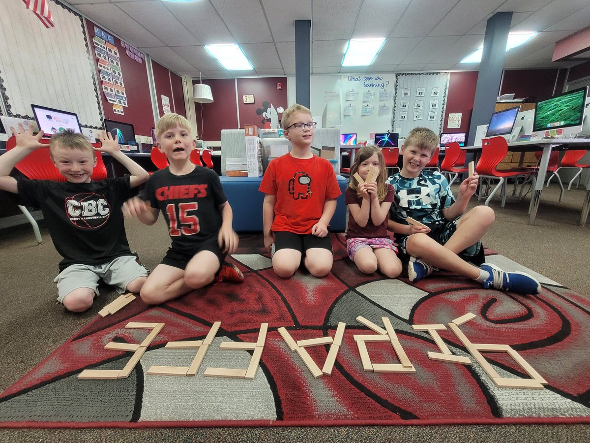 NPMrsD's tweet photo. These kids were wrapping up some learning about hard and soft g by working together to spell g words with blocks! #tactilelearning https://t.co/4xaAlfx6a6