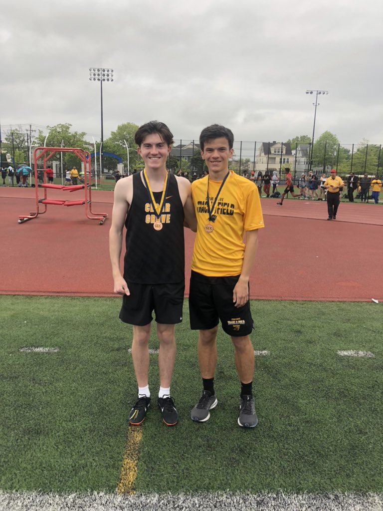 Justin places 3rd and Matthew places 6th in the 1600m!