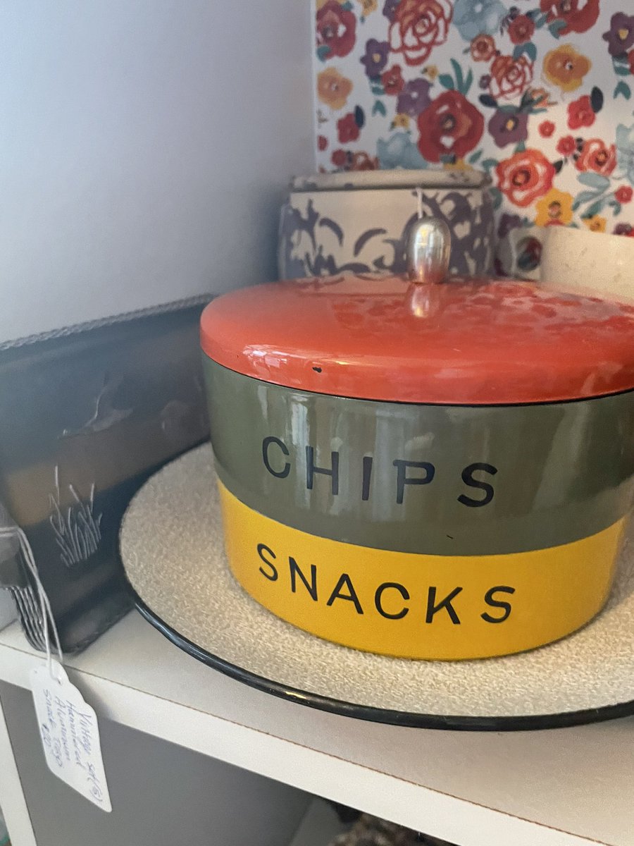 ErasShoppe's tweet photo. New items are in my space at https://t.co/HEVTtjCRNa, located in Rosebud, MO. Looking for a weekend road-trip? Rosebud is a quaint, small town with a main street lined with antique shops. #smalltown #vintage #antiques #supportsmallbusiness #erasshoppe https://t.co/xgimXJLGcP