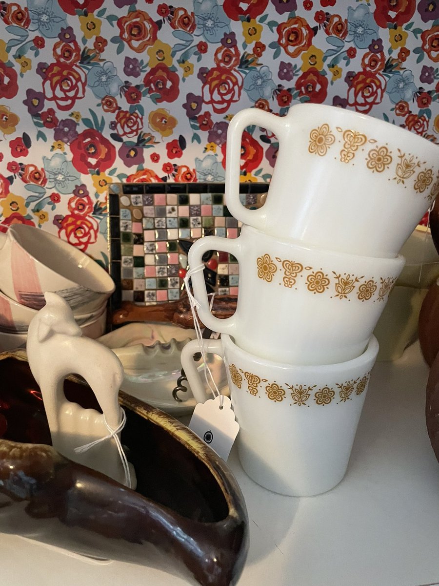 ErasShoppe's tweet photo. New items are in my space at https://t.co/HEVTtjCRNa, located in Rosebud, MO. Looking for a weekend road-trip? Rosebud is a quaint, small town with a main street lined with antique shops. #smalltown #vintage #antiques #supportsmallbusiness #erasshoppe https://t.co/xgimXJLGcP
