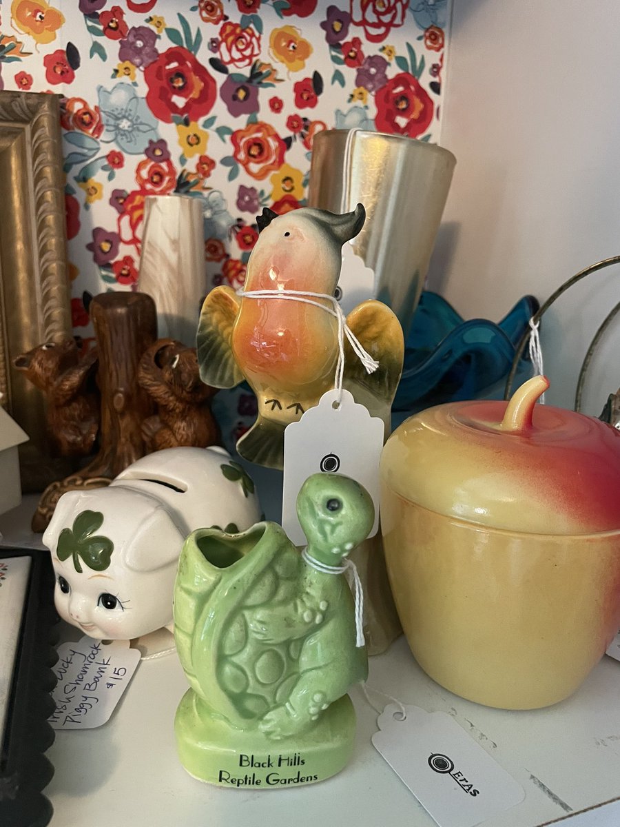 ErasShoppe's tweet photo. New items are in my space at https://t.co/HEVTtjCRNa, located in Rosebud, MO. Looking for a weekend road-trip? Rosebud is a quaint, small town with a main street lined with antique shops. #smalltown #vintage #antiques #supportsmallbusiness #erasshoppe https://t.co/xgimXJLGcP
