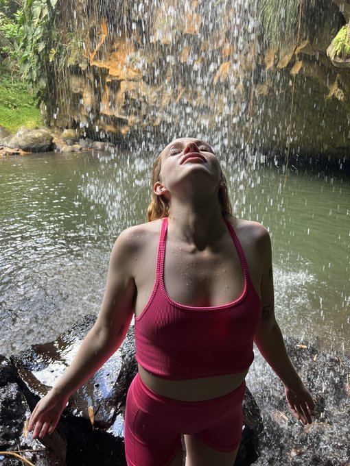 let the rain fall down and wake my dreams, let it wash away my sanity https://t.co/FGXEXLNfiG