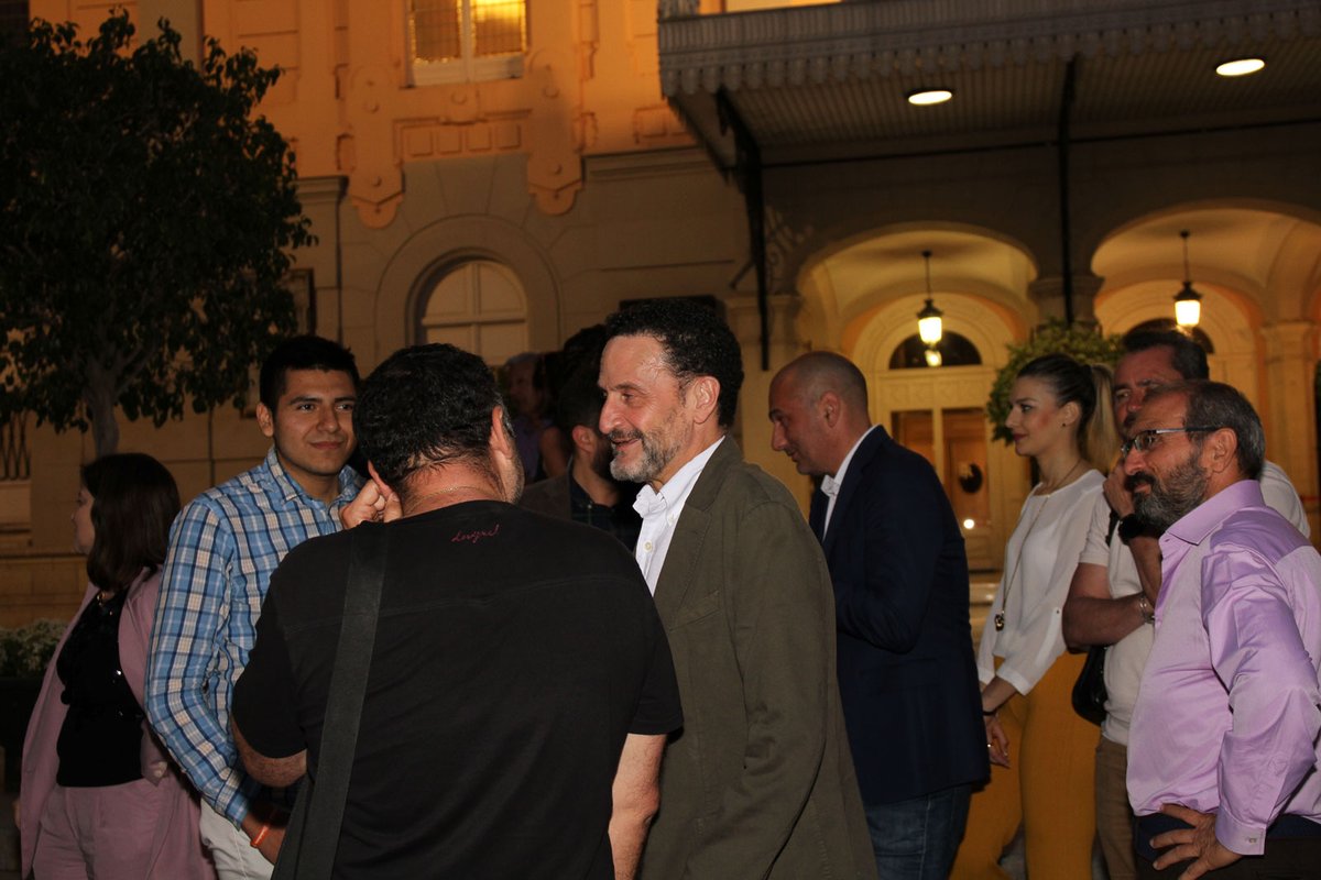 CsRegionMurcia's tweet photo. 📸Además en el paseo de @BalEdmundo por #Murcia, acompañado por a la directiva de @CsRegionMurcia, ha podido:
🍊Conversar y conocer a los afiliados y simpatizantes de la #RegióndeMurcia en el #AfterWorkCs que hemos celebrado hoy junto al emblemático @TeatroRomea.
#ActualidadCs https://t.co/KbGMRuPEB4
