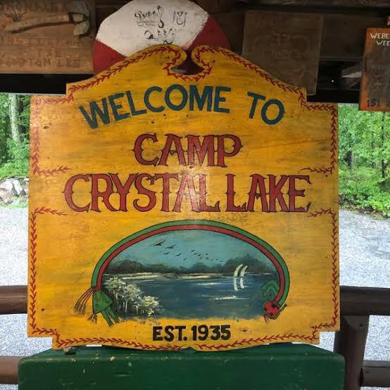 PopcornPalomit's tweet photo. ¿Sabías que puedes ir a donde se filmó #Viernes13 (1980)? 

El campamento sigue operando, su nombre verdadero no es “Camp Crystal Lake” como en la película, sino “Camp No-Be-Bo-Sco” y está en Nueva Jersey. Tiene un muro lleno de memorabilia dedicado al filme. https://t.co/VBIevV0WpF