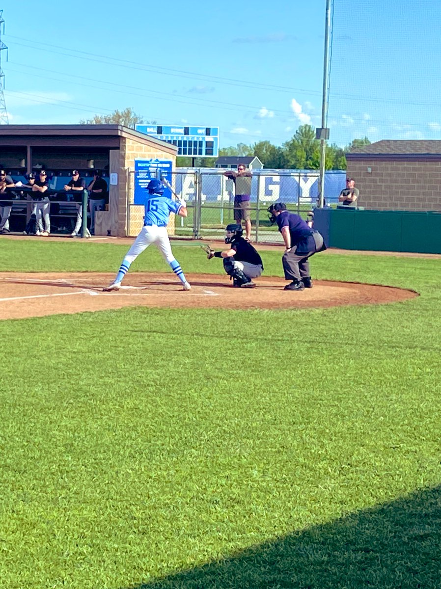 Todd_spinner's tweet photo. Let’s go DOUBLEBLUE!!  #compete!🐻⚾️
@BerlinBears_SS @obhsbaseball @OHSAASports @MainObhs https://t.co/8YQjItEL25