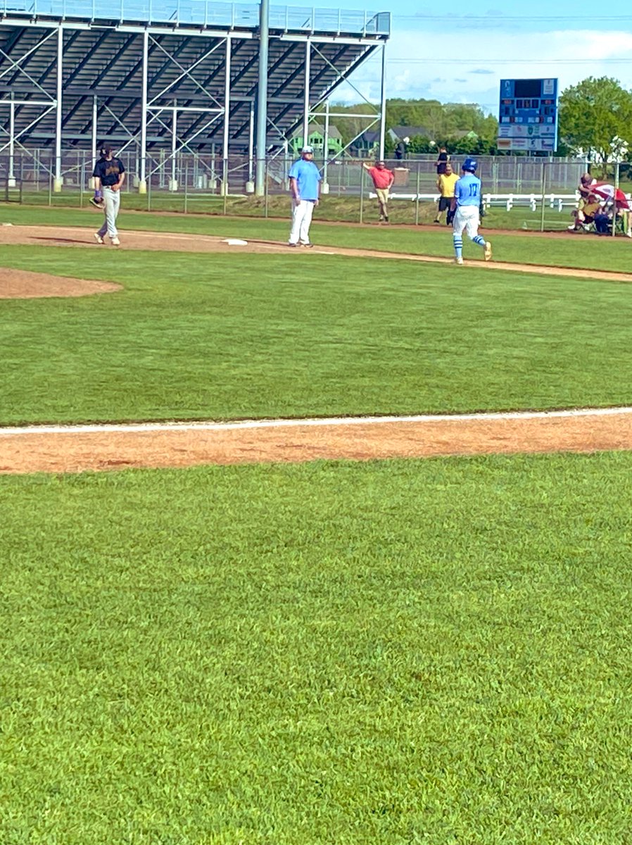 Todd_spinner's tweet photo. Let’s go DOUBLEBLUE!!  #compete!🐻⚾️
@BerlinBears_SS @obhsbaseball @OHSAASports @MainObhs https://t.co/8YQjItEL25