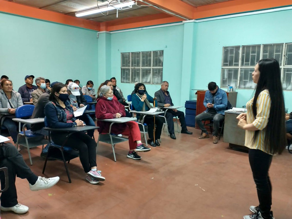 pactohistorico9's tweet photo. Taller electoral en Potosí ... Súmate a ser testigo #elpactoenlascalles #petropresidentefranciavicepresidenta #elcambioenprimeravuelta #ciudadbolívaravanza https://t.co/mkUFj8PZMO