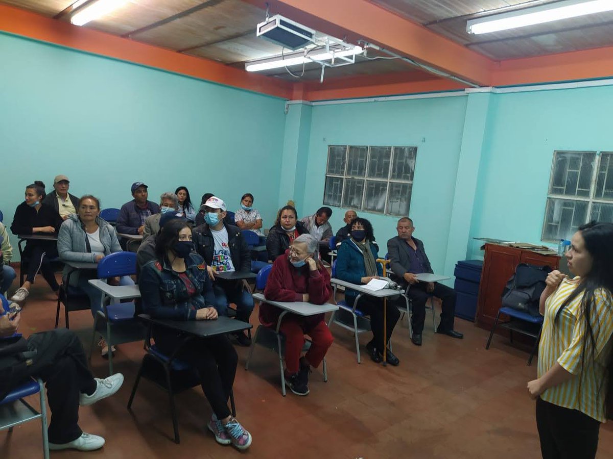 pactohistorico9's tweet photo. Taller electoral en Potosí ... Súmate a ser testigo #elpactoenlascalles #petropresidentefranciavicepresidenta #elcambioenprimeravuelta #ciudadbolívaravanza https://t.co/mkUFj8PZMO