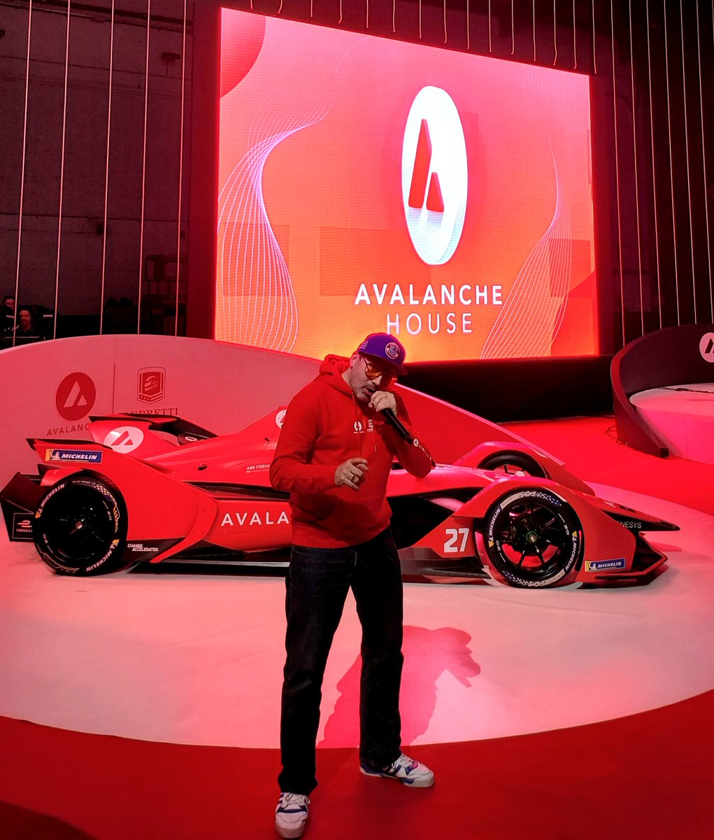 I had a lot of fun when I performend my Human Beatboxing showcase in the Avalanche House at Hangar 6 of the Airport Tempelhof in Berlin. Thank you @avalabsofficial for this amazing event. See you tomorrow at the ABB FIA Formula E World Championship Race.