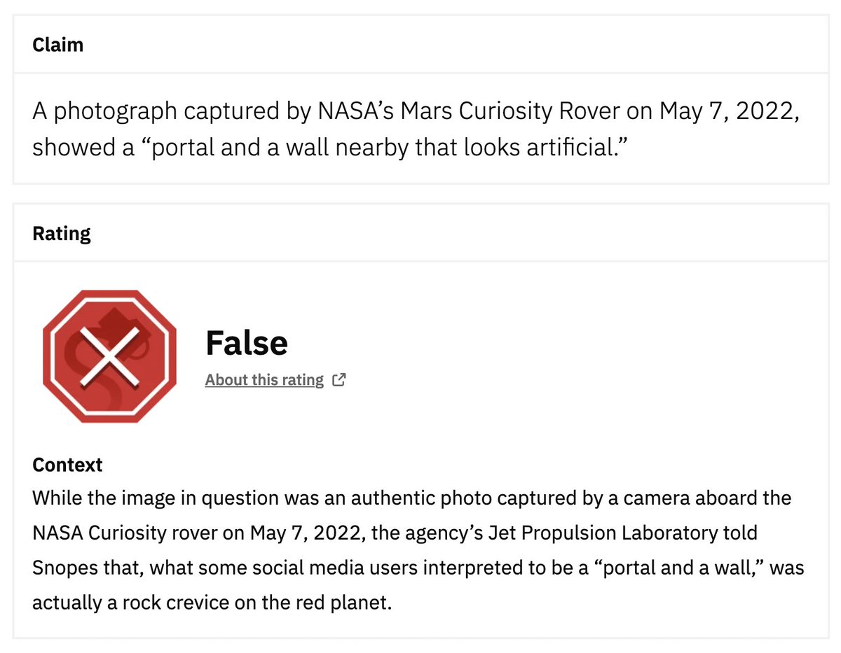 Kapı değil, sadece kaya üzerinde oluşmuş bir çatlak. 

snopes.com/fact-check/nas…