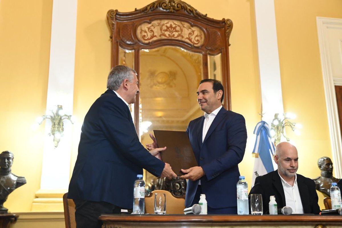 tassanoeduardo's tweet photo. Los correntinos tenemos mucho que aportar al crecimiento de la #Argentina. Por eso, celebro la firma del convenio de cooperación para el desarrollo turístico, ya que promoverá esta gran industria, fuente de trabajo de muchas familias 🧳✈️ https://t.co/ReA4lXk8BM