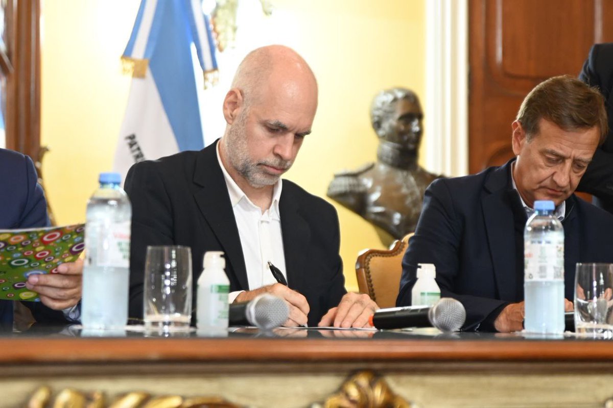 tassanoeduardo's tweet photo. Los correntinos tenemos mucho que aportar al crecimiento de la #Argentina. Por eso, celebro la firma del convenio de cooperación para el desarrollo turístico, ya que promoverá esta gran industria, fuente de trabajo de muchas familias 🧳✈️ https://t.co/ReA4lXk8BM
