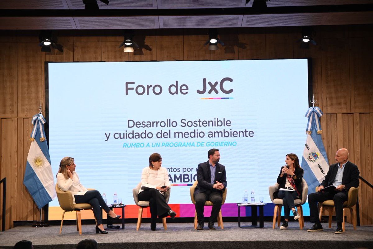 tassanoeduardo's tweet photo. Por último, en el auditorio Julián Zini escuchamos las ponencias del Foro, herramienta de debate clave para la generación de políticas públicas orientadas a la sustentabilidad y la lucha contra el cambio climático ♻️ JUNTOS, ¡ese es el camino! 💪🏻 https://t.co/P5W4dS9DCi