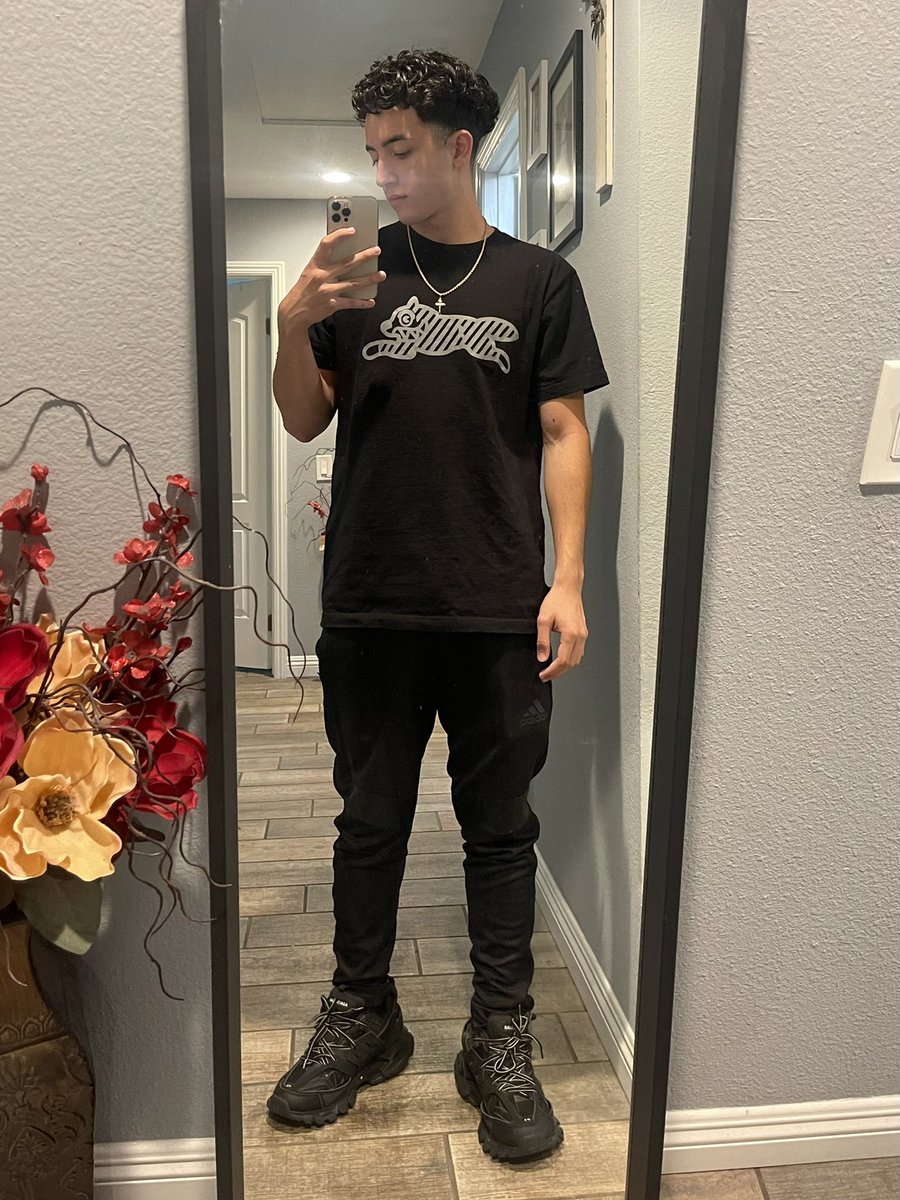 AnthonyNuno20's tweet photo. 😴 https://t.co/DzuXQwdEgU