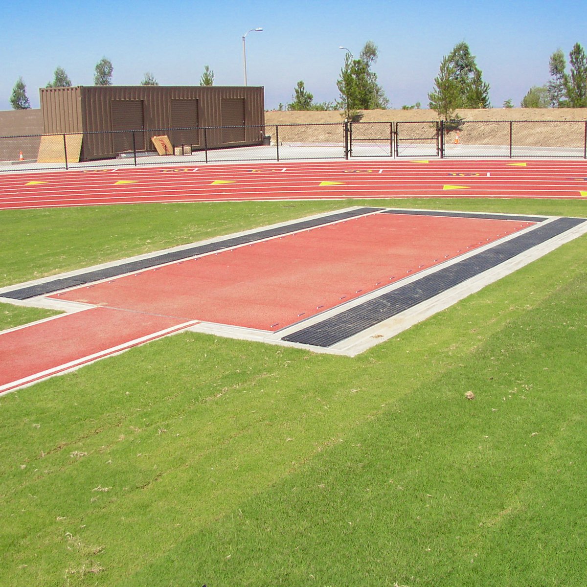 GillAthletics's tweet photo. When choosing your sand pit forms, 2 sides w/ grate & mat catchers or 4 sides w/ recessed catchers, rest assured that you have chosen the finest product (with the easiest installation) available! Choose the right combo for your facility by calling 1-800-637-3090.
#sandpits https://t.co/vYqb4AuEq4