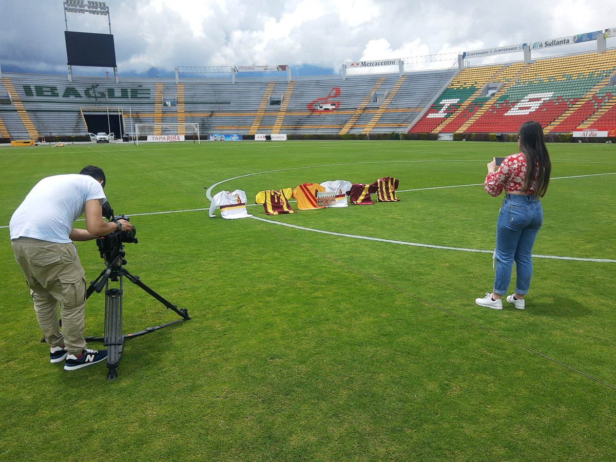 futbolenvinilot's tweet photo. Él Ciber le cuenta
Atención
A esta hora Caracol Tv y su programa Expediente Final.
Programa que le harán al Gran Marcos Coll el único gol Olímpico de los mundiales que jugó aquí en el deportes Tolima en la década de los 60 especial en un mes.
#IbagueVibra
#imdri
#eldeportenosune https://t.co/cBIuvRRlc4