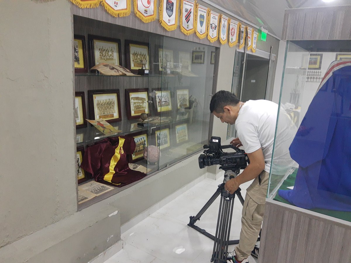 futbolenvinilot's tweet photo. Él Ciber le cuenta
Atención
A esta hora Caracol Tv y su programa Expediente Final.
Programa que le harán al Gran Marcos Coll el único gol Olímpico de los mundiales que jugó aquí en el deportes Tolima en la década de los 60 especial en un mes.
#IbagueVibra
#imdri
#eldeportenosune https://t.co/cBIuvRRlc4