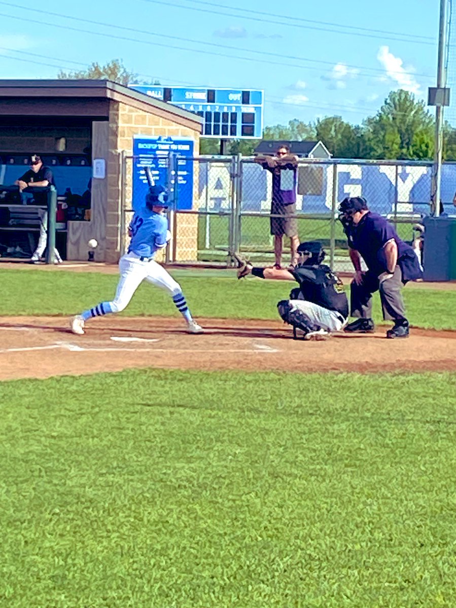 Todd_spinner's tweet photo. Let’s go DOUBLEBLUE!!  #compete!🐻⚾️
@BerlinBears_SS @obhsbaseball @OHSAASports @MainObhs https://t.co/8YQjItEL25