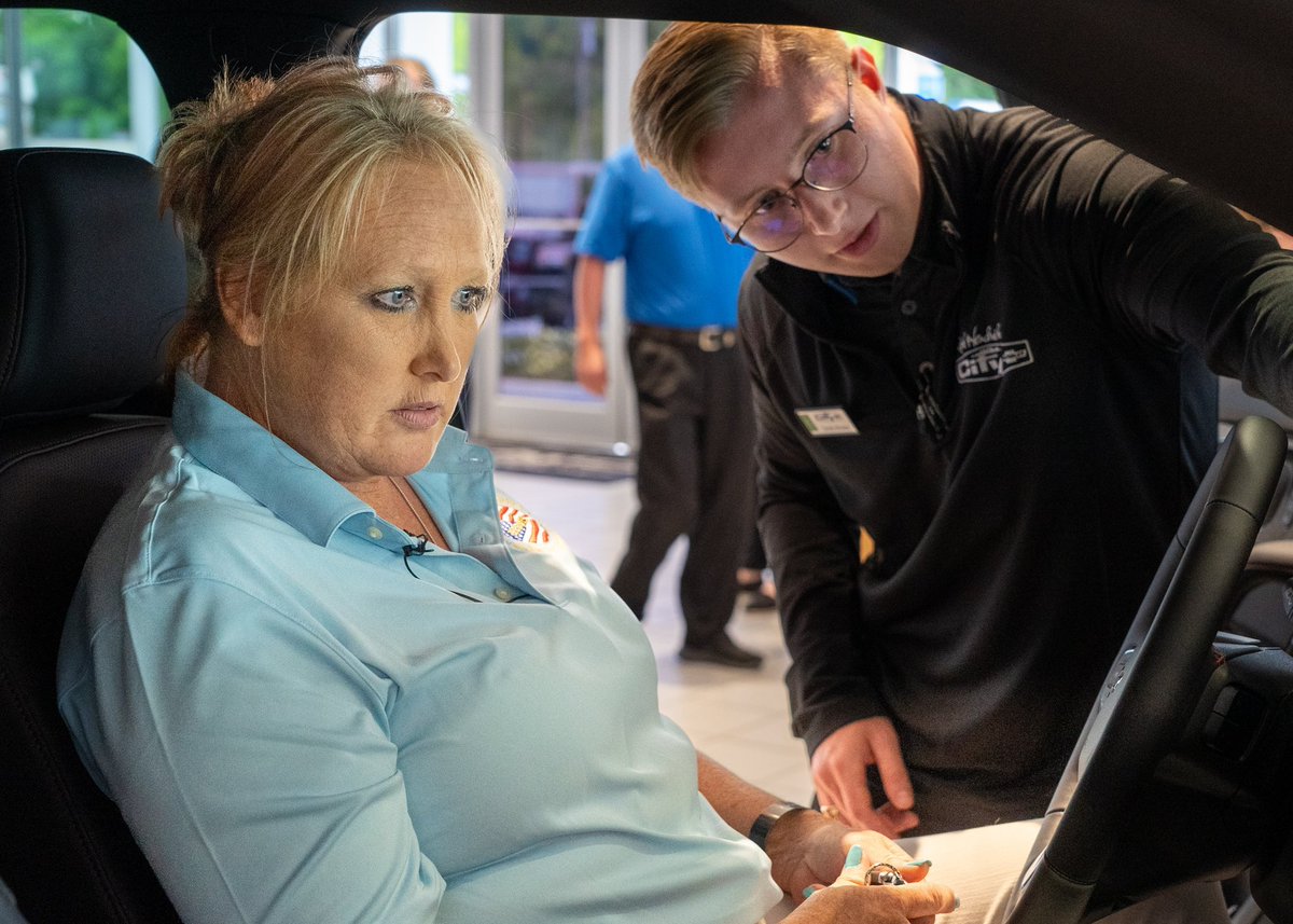 Together with @WellsFargo and @WarriorsSupport, we’re honored to present Gold Star military spouse Darcy Siebert with a 2022 Chevrolet Blazer from @citychevrolet! 🇺🇸 Enjoy your brand new vehicle, Darcy! #BackontheRoad #DealersDoGood