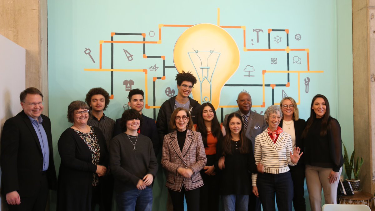 Governor Kate Brown tweet media