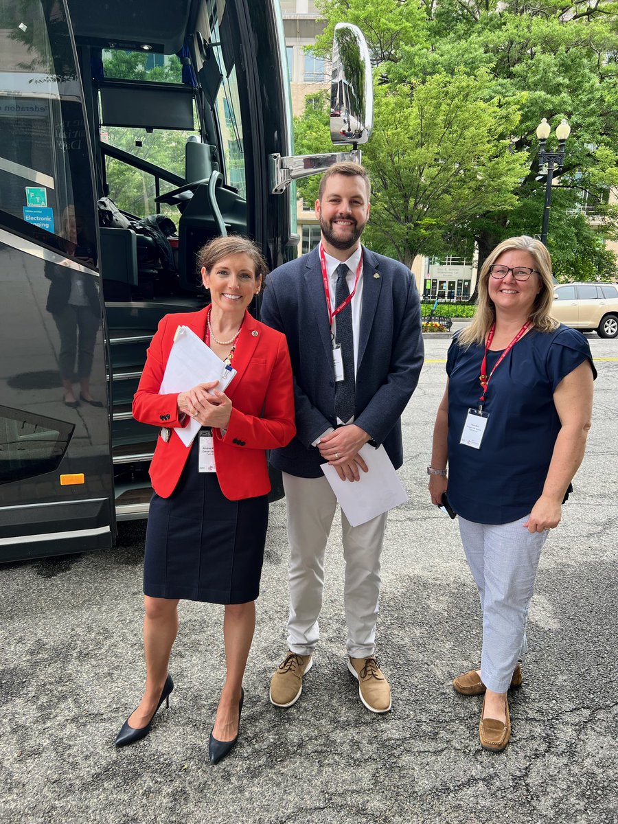 AJansa's tweet photo. That’s a wrap! #DMDC2022 = success and dang it felt good to be back! Thx to presenting sponsors @shazamnetwork & @PrairieMeadows, Board Chair Ro Crosbie (@TeroTrainers), GPC Chair @onn_star & the best @DSMpartnership coworkers & planning team (@pambull08 & @RyanMoonDSM)! #DSMUSA https://t.co/jl5J2WfxqP