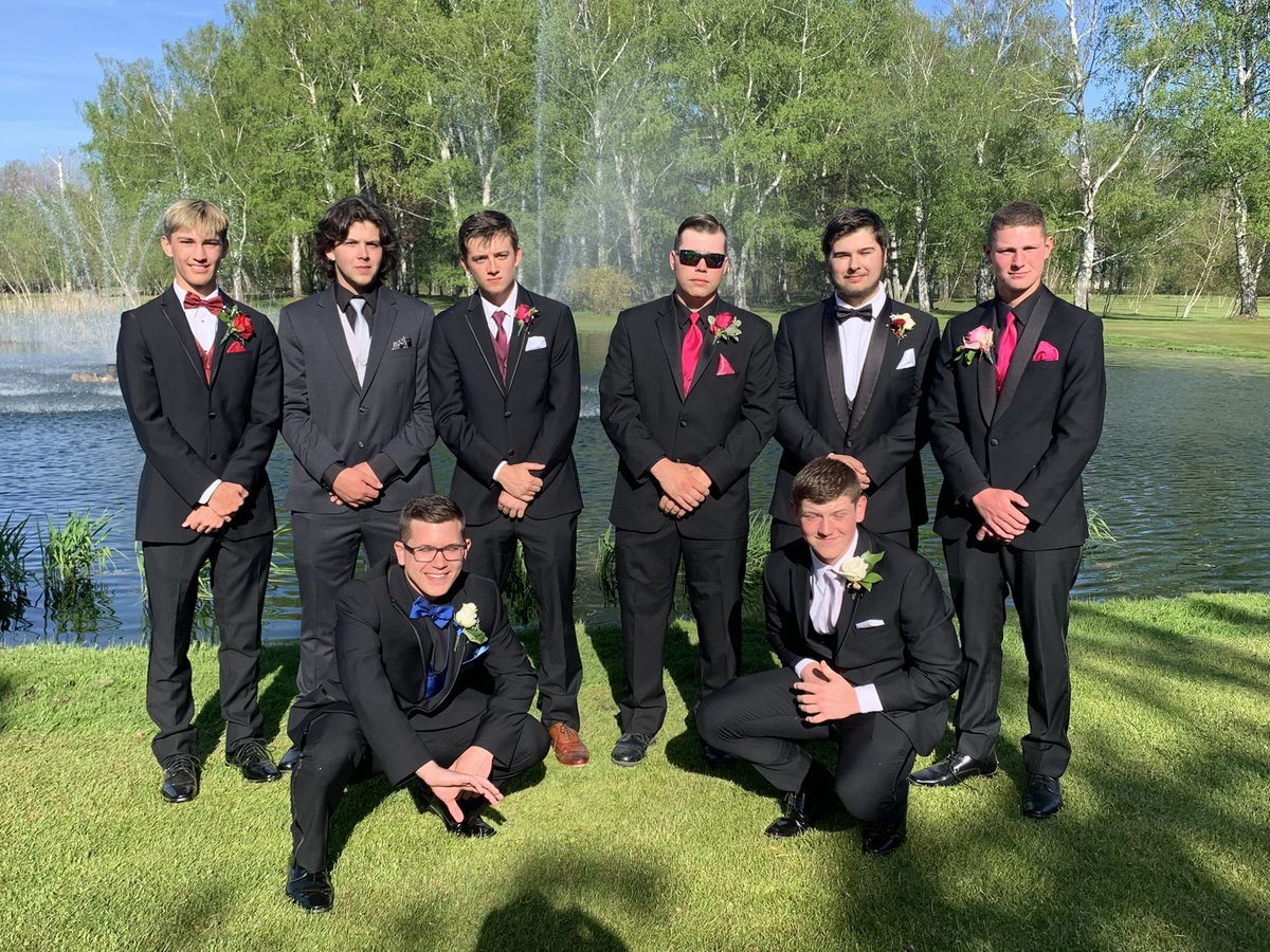 BaseballKendall's tweet photo. Baseball team all cleaned up!! Looking good boys! https://t.co/4XP9xkKCjY