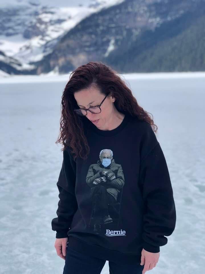 OurRev305's tweet photo. Hey @boograyson - thats’s real snow, not Miami snow. 

#NotMeUs #BecauseMiami #BernieSanders #Canada https://t.co/bCEXGf7qlf