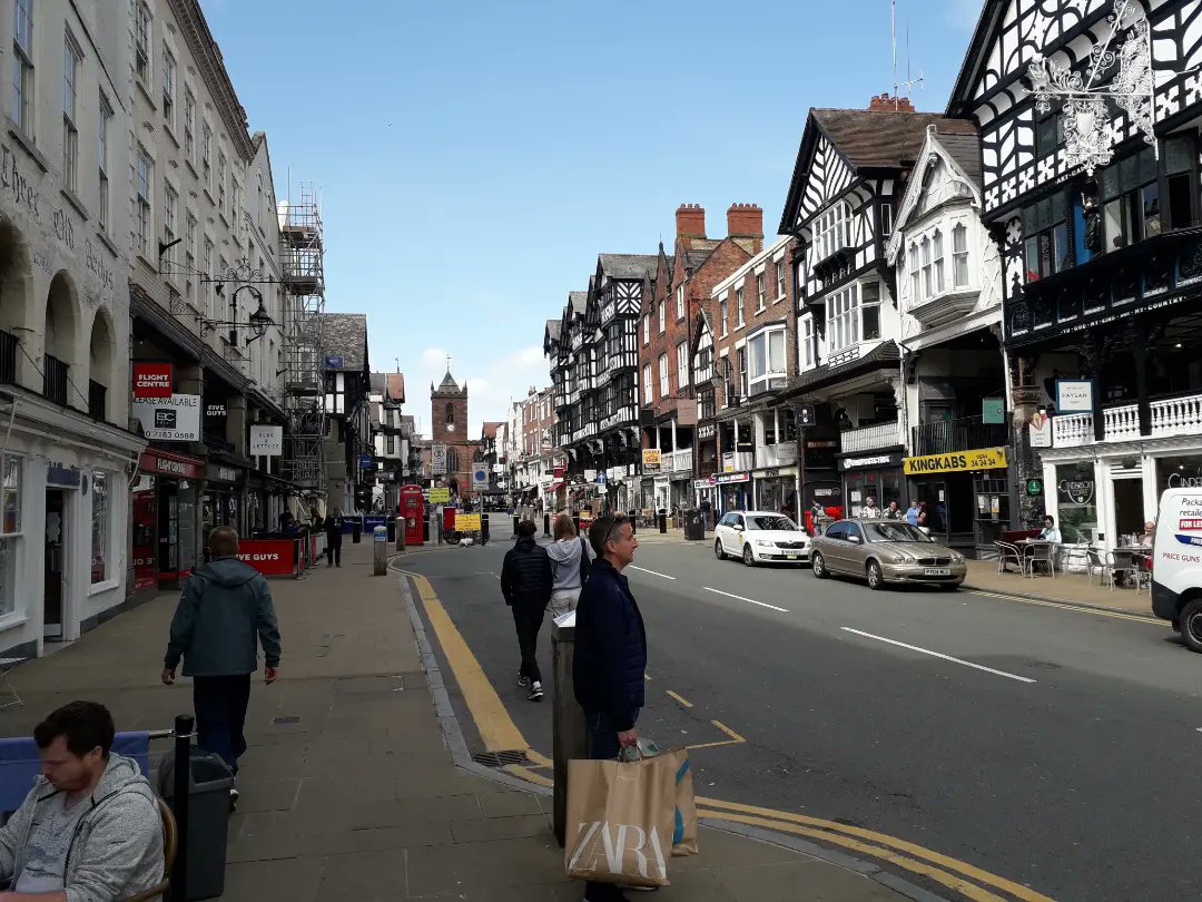 ArchRisk's tweet photo. A sunny day in Ches_er! @ChesterCath @ChesterBID @CheshireLive @ShitChester #Chester #Cheshire #therows #cathedral https://t.co/ydz6FR1ZOE