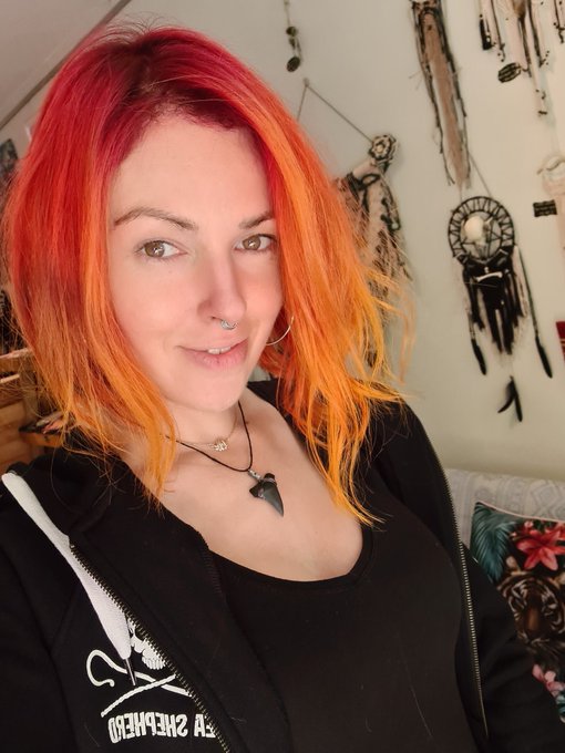 New hair ❤🧡💛 https://t.co/95u5dugYYl