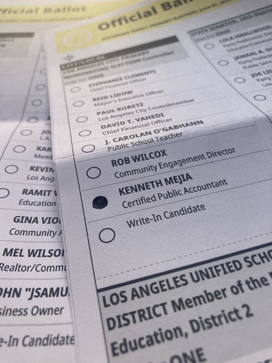 coryNEWS's tweet photo. …. getting stared….
#LAController #vote @kennethmejiaLA #dtLA #LA https://t.co/cHdhLC9Uo3