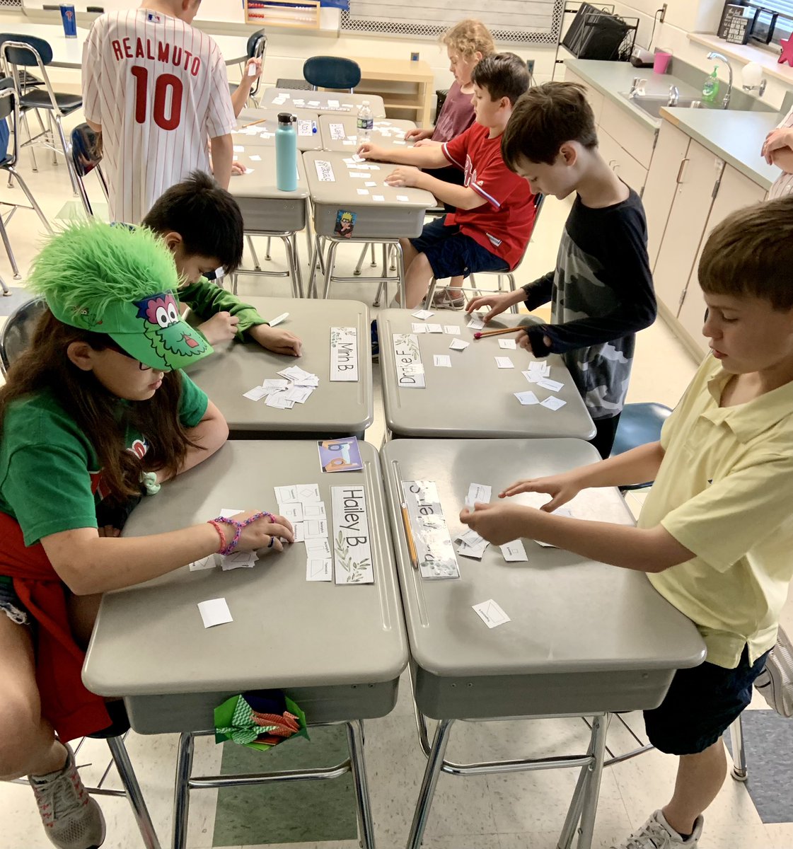 Three different lessons, three engaging ways to practice building and sorting polygons and angles. 🟨 🔵 📐Thank you <a href="/MLCmath/">The Math Learning Center</a> for helping us kick-start our mornings with these hands on activities! #PennellPride