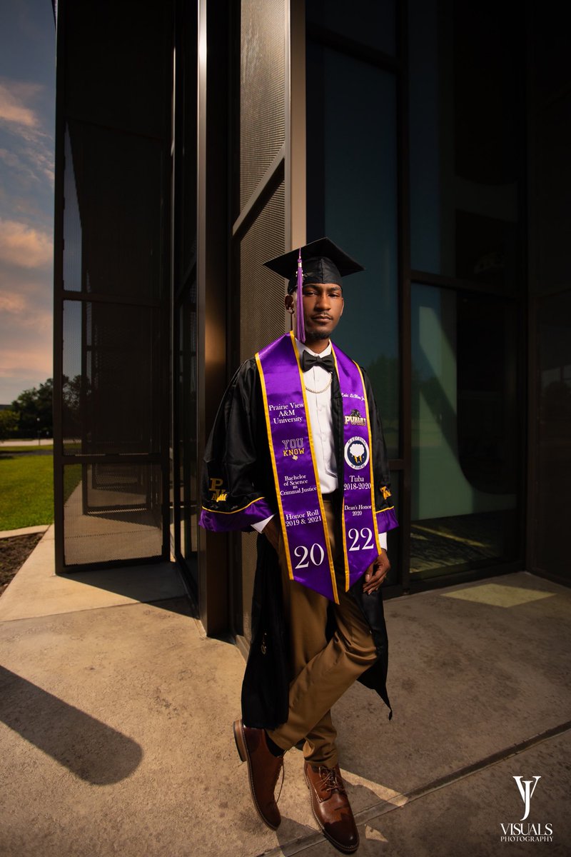 jvsimm's tweet photo. All HITS , No MISSES! ๐ฏ
โข
๐ธ: @jvsimm
๐จ๐พโ๐: @nobodybute
โข
LIKE, COMMENT, SHARE! ๐ฌ
#pvamu #pvamugrad #pvamugradswag #pvamu22 #pvamu23 #graduation #senior https://t.co/bg363ErmkM