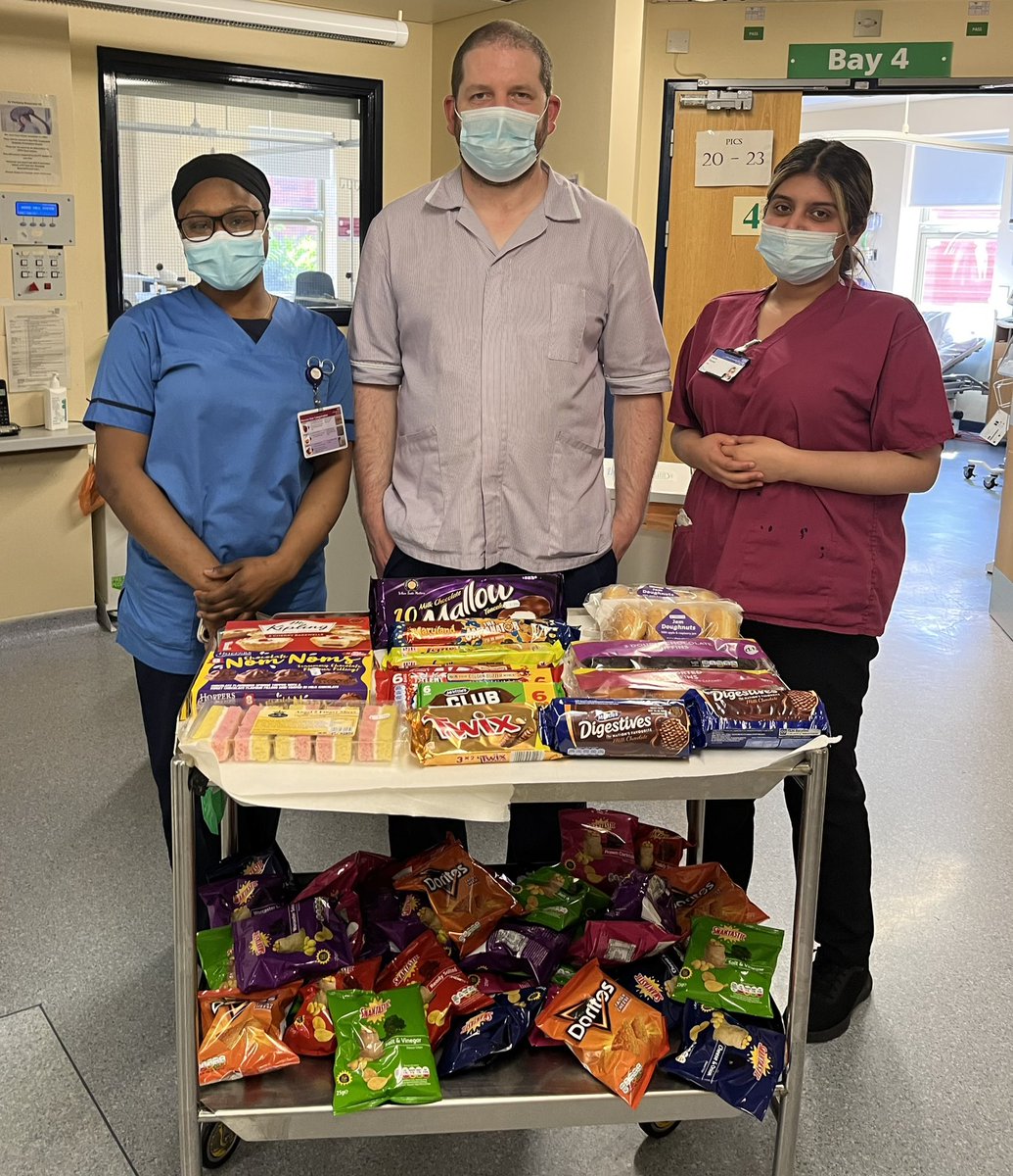 kagneys's tweet photo. Nurses day celebrated a day late for our wonderful AMU team. So proud to be part of you ❤️❤️❤️ https://t.co/tTTncxbGVj