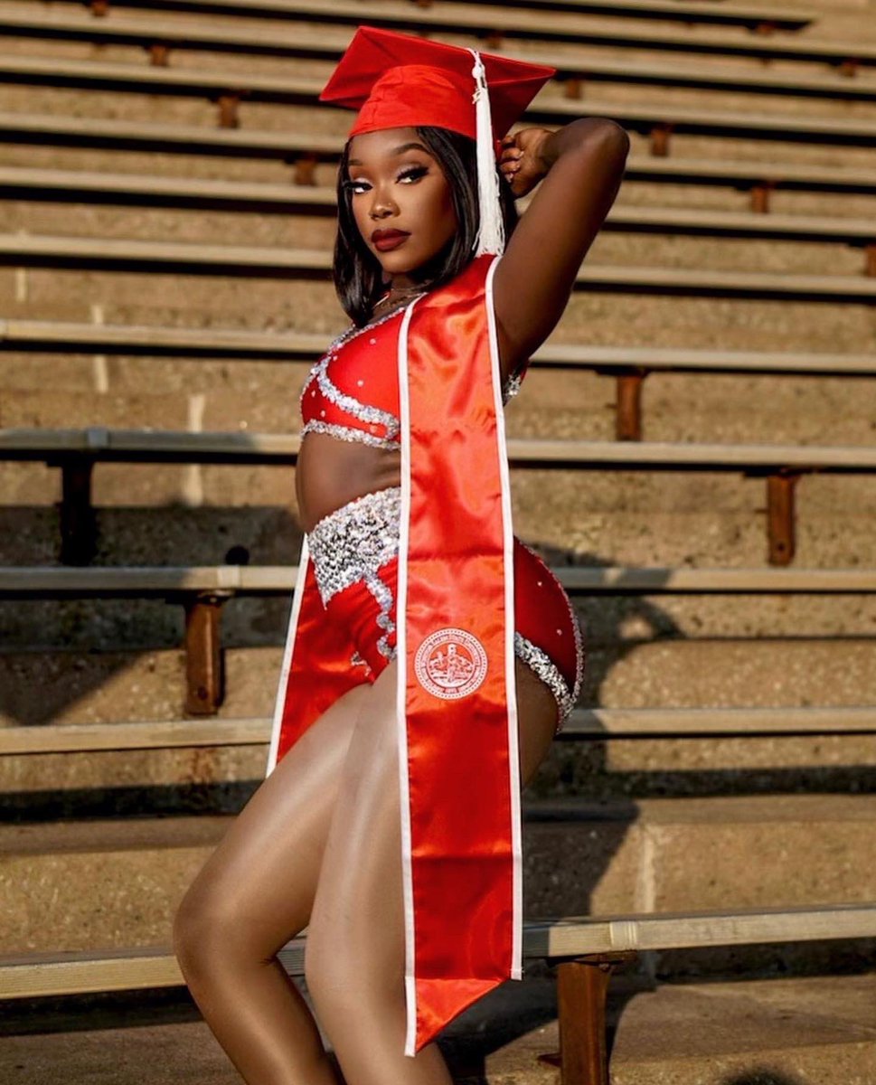 ___makayela's tweet image. An official Alumna of WSSU … Mkay out 🥹🫶🏾 #WSSUGrad #blackgrad
