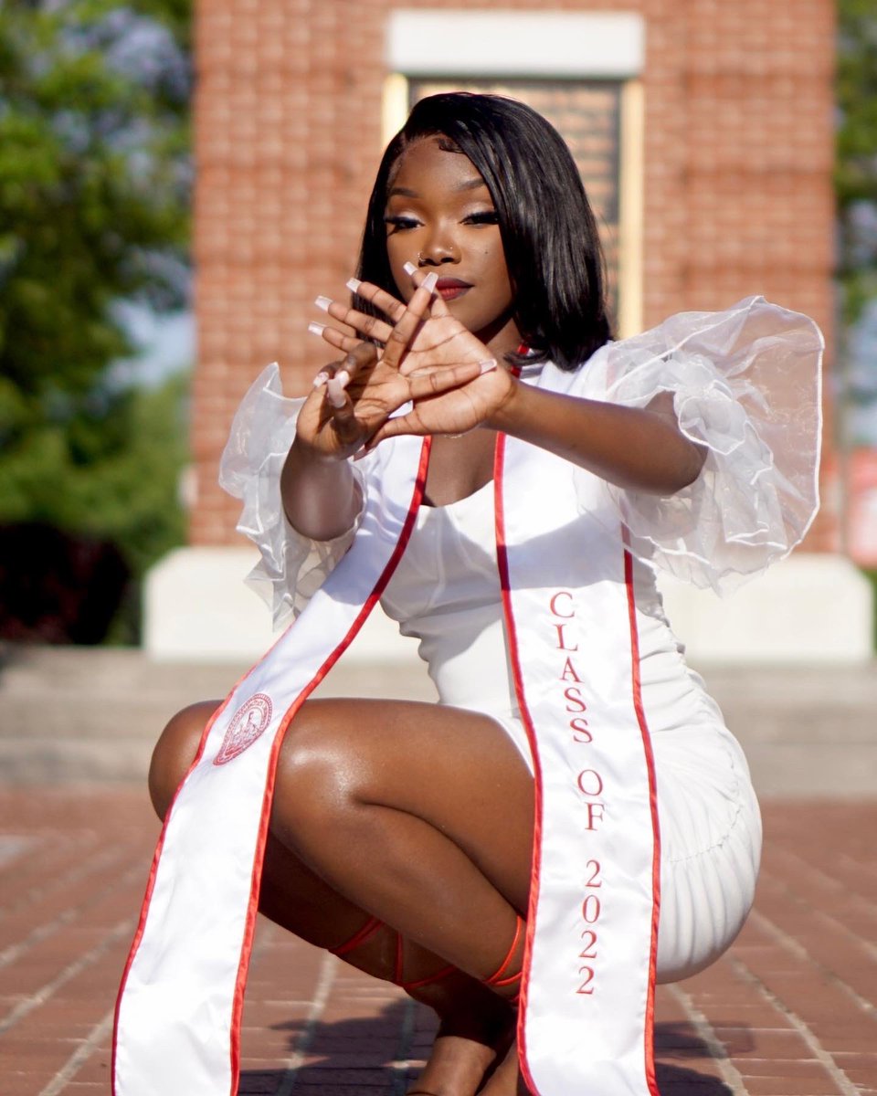 ___makayela's tweet image. An official Alumna of WSSU … Mkay out 🥹🫶🏾 #WSSUGrad #blackgrad